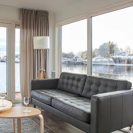 Amazing Ship In Aalsmeer With Harbor View 4* 알스메르