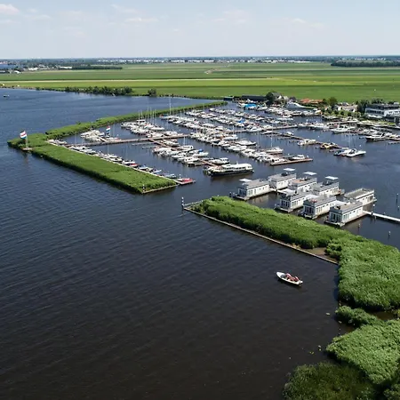 Cozy Ship In Aalsmeer With Wifi Tekne