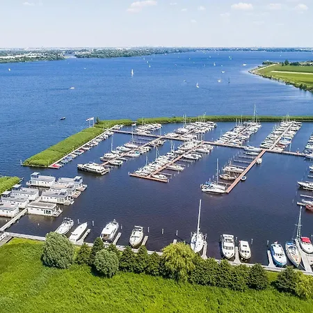 Cozy Ship In Aalsmeer With Wifi Leimuiden
