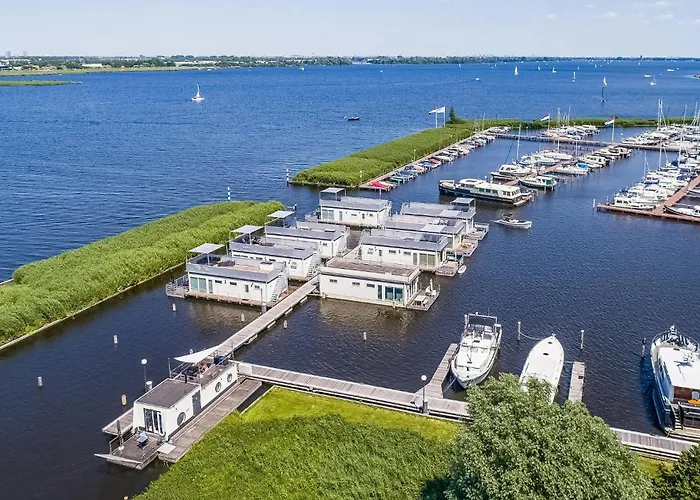 Cozy Ship In With Wifi Botel 4*