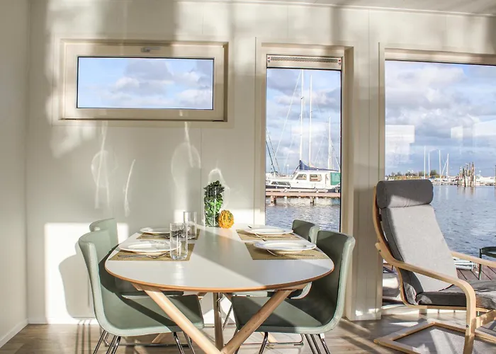 Cozy Ship In With Wifi Aalsmeer