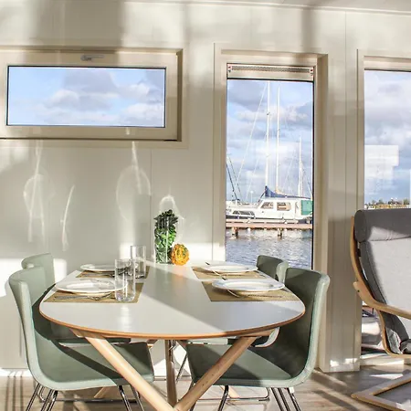 Cozy Ship In Aalsmeer With Wifi 阿斯米尔